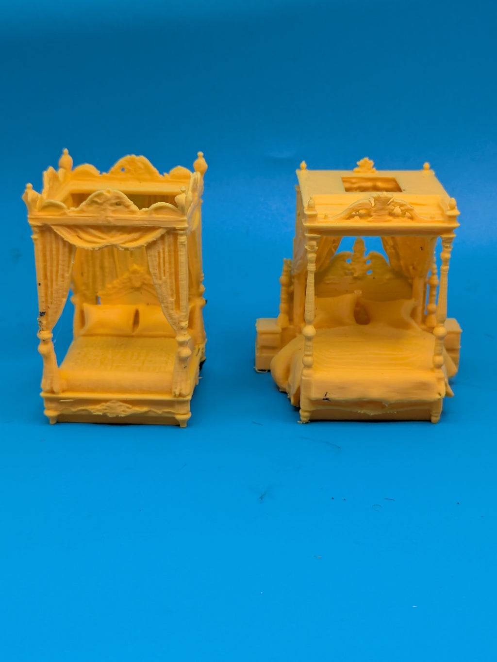 Furniture set 1 (four-poster beds)