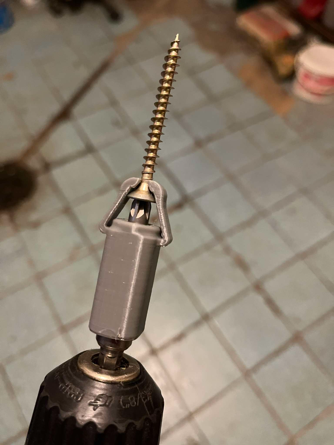 Screw holding device in the bit