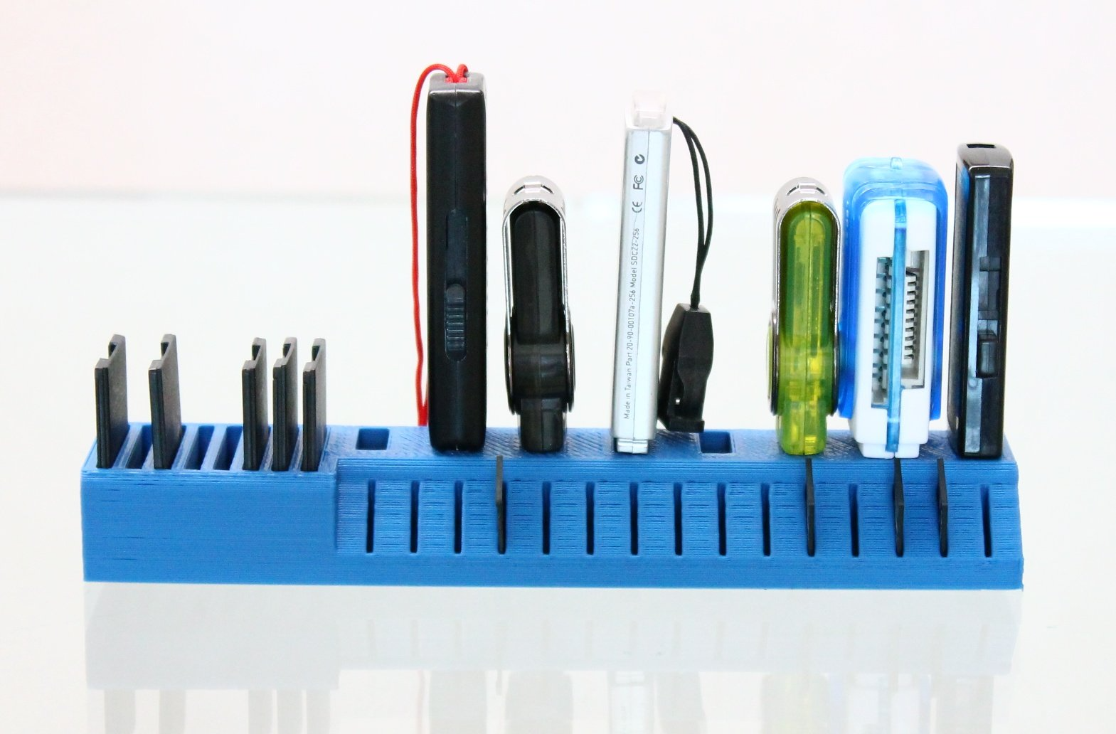 USB, SD and MicroSD holder for wide USB sticks