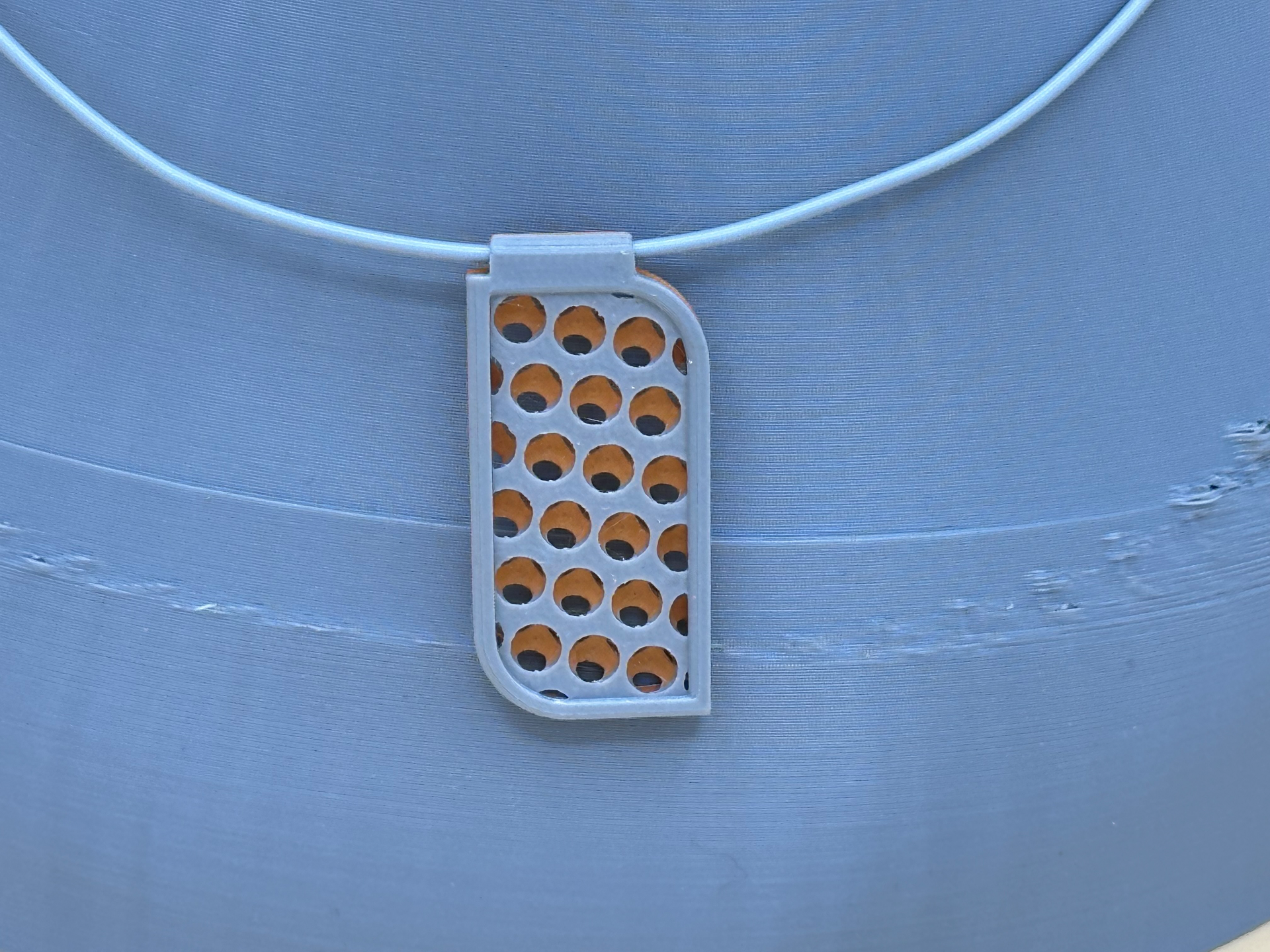 Kettenanhänger im Apple Mac Pro Design: Eleganz und Individualität