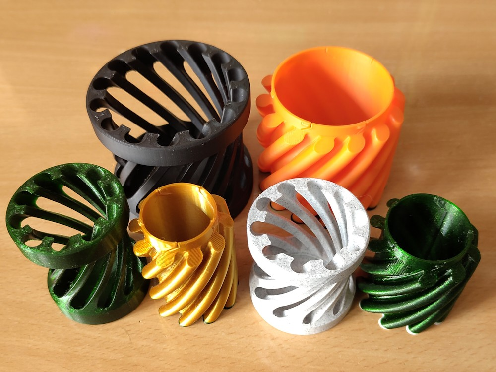twist container with a tricky twist lock