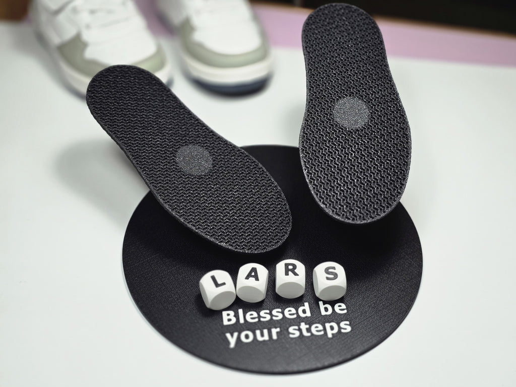 Newborn baby - first shoes stand - gift with name