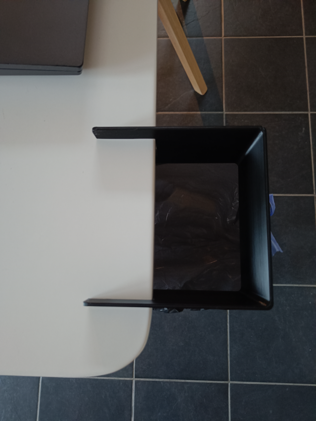 Desk bin - trash bag compatible