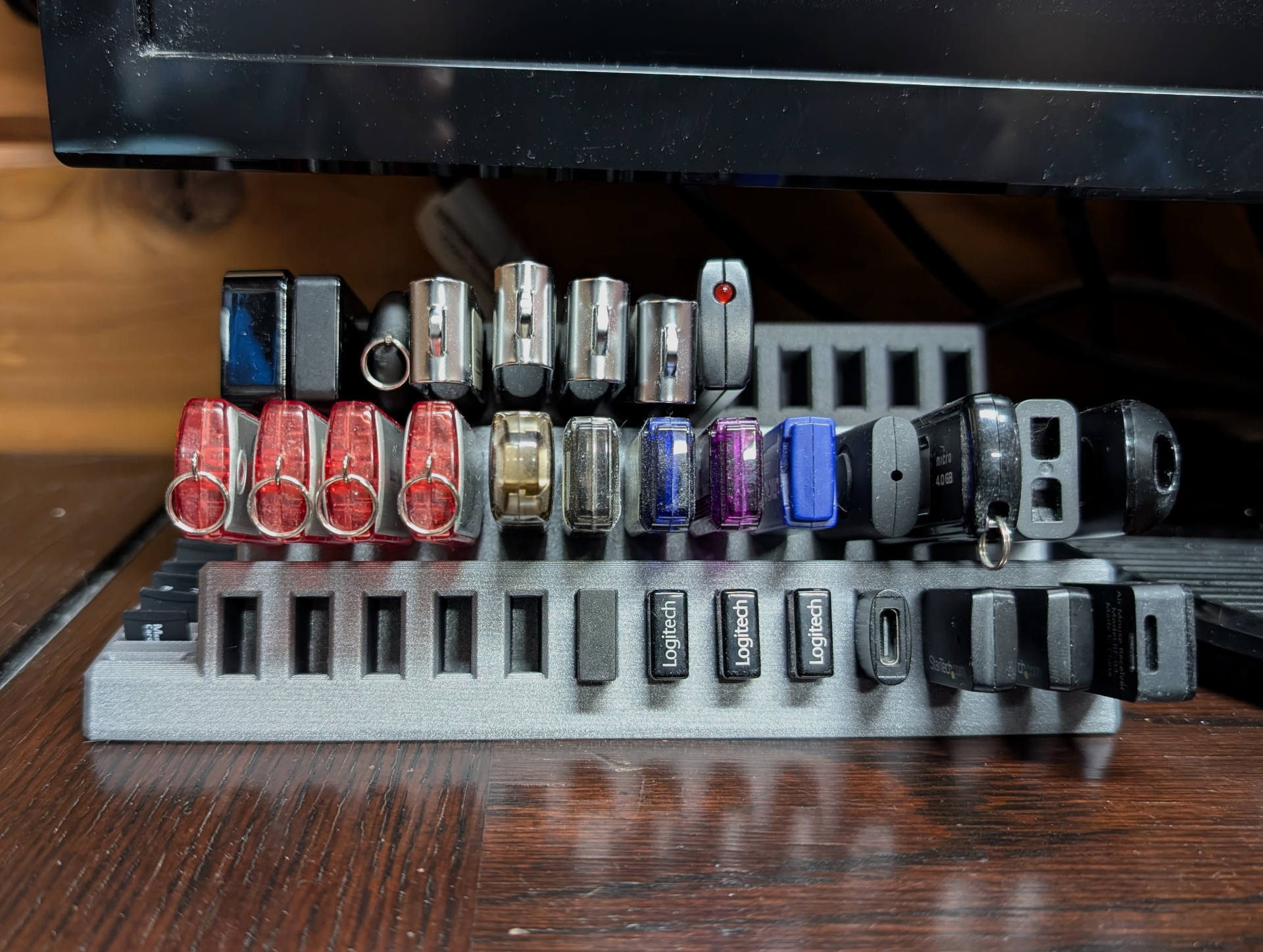 Desktop USB / SD Card / Micro SD Card Organizer