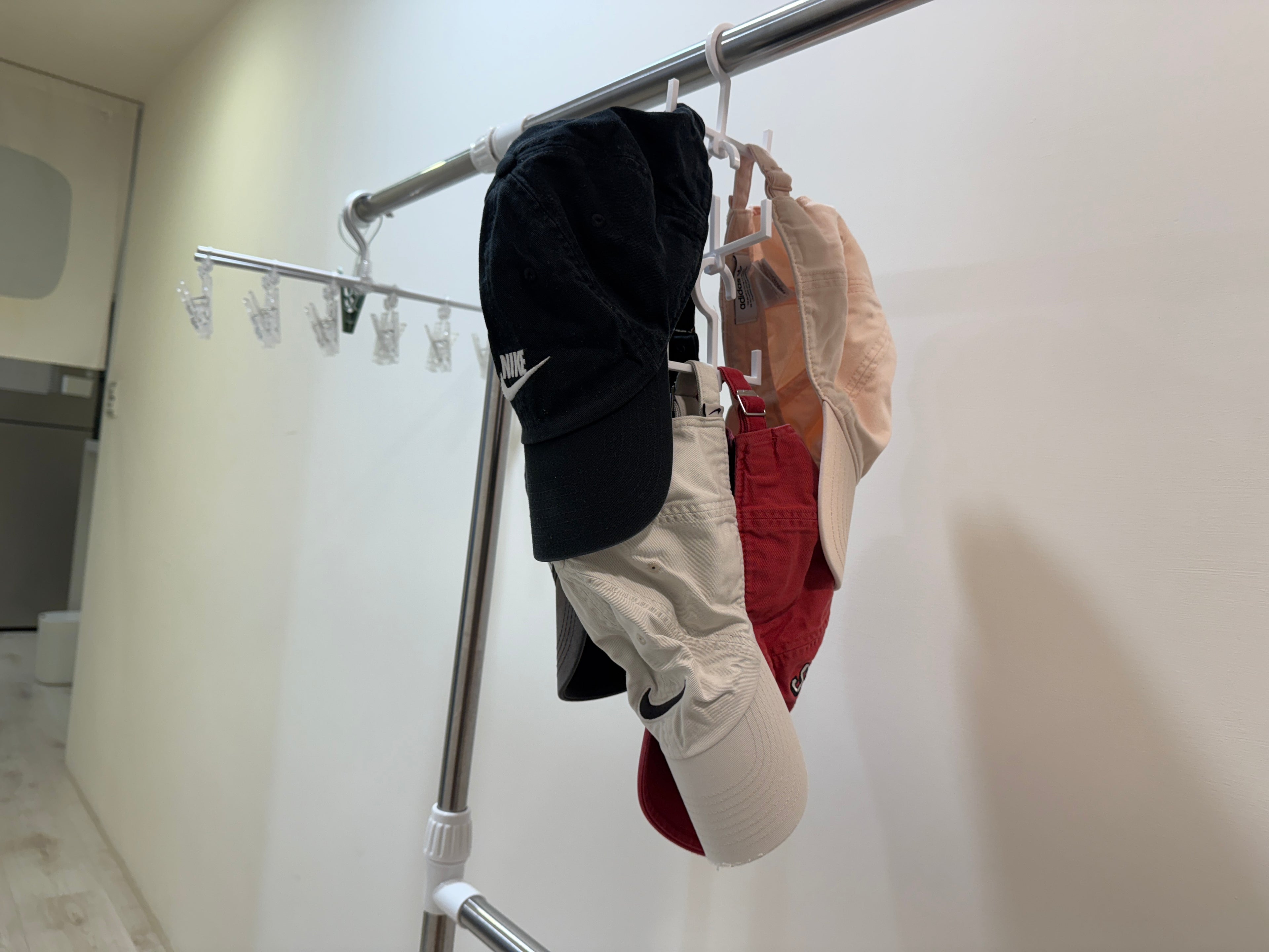 Expandable Hat Hanger