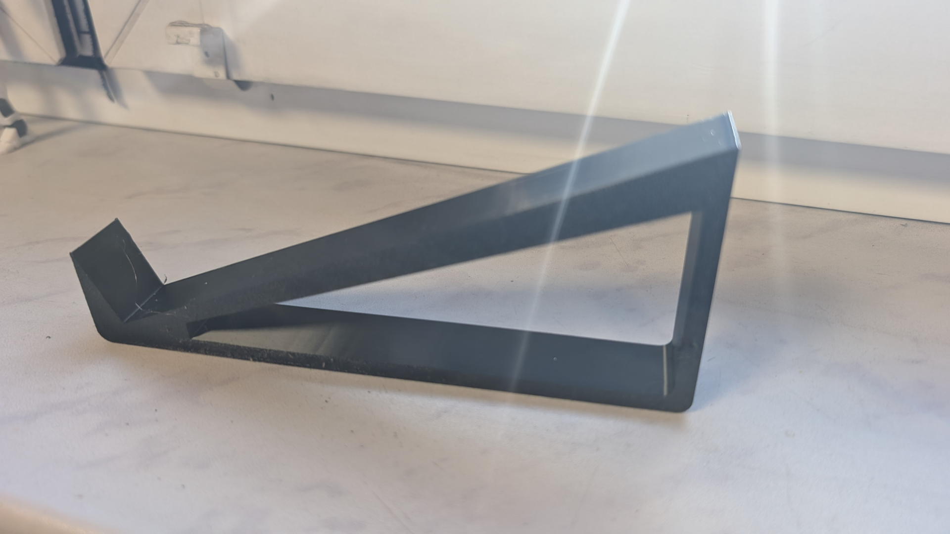 Speaker angle stand, high shelf