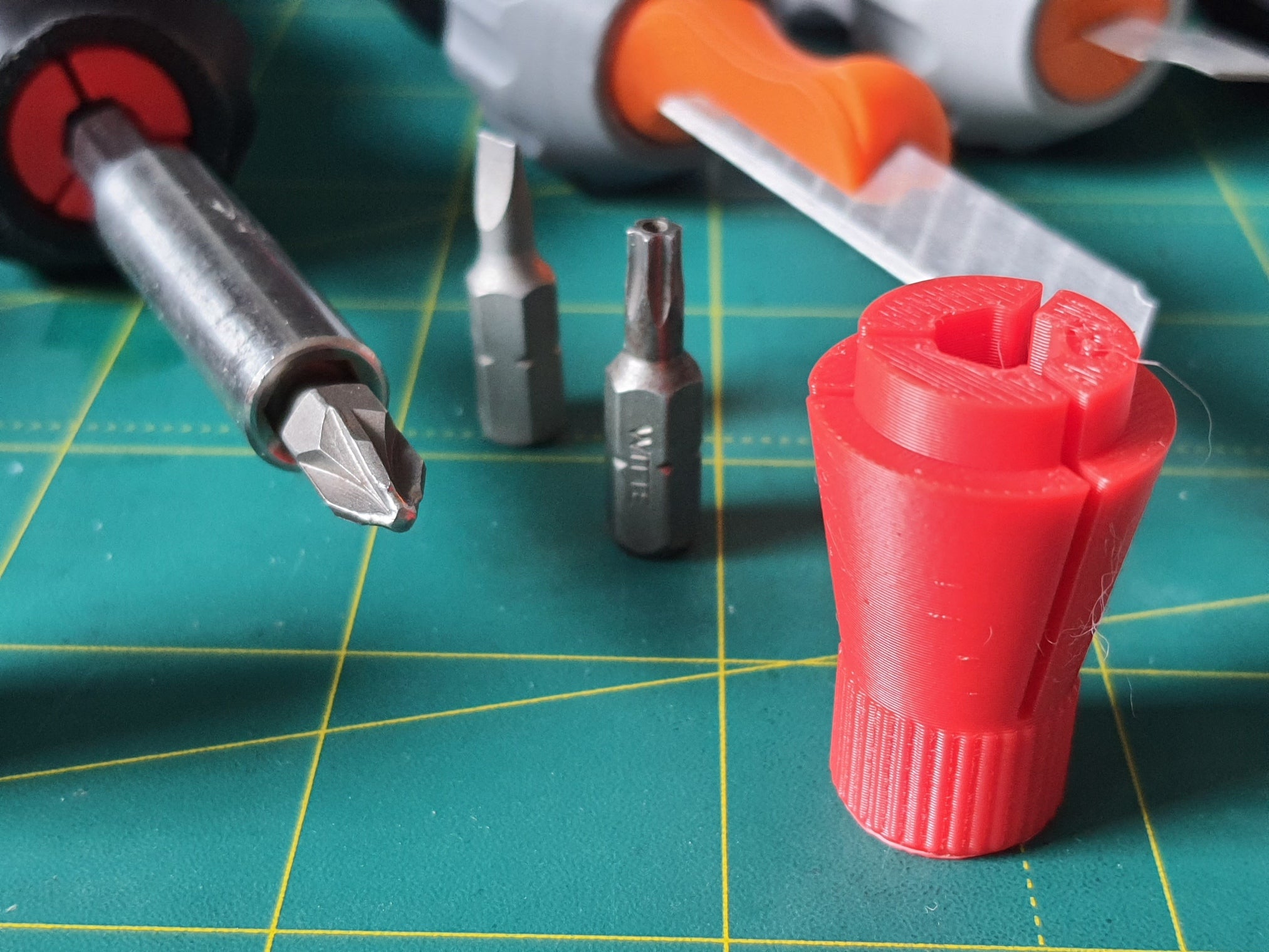 Universal ergonomic screwdriver V2