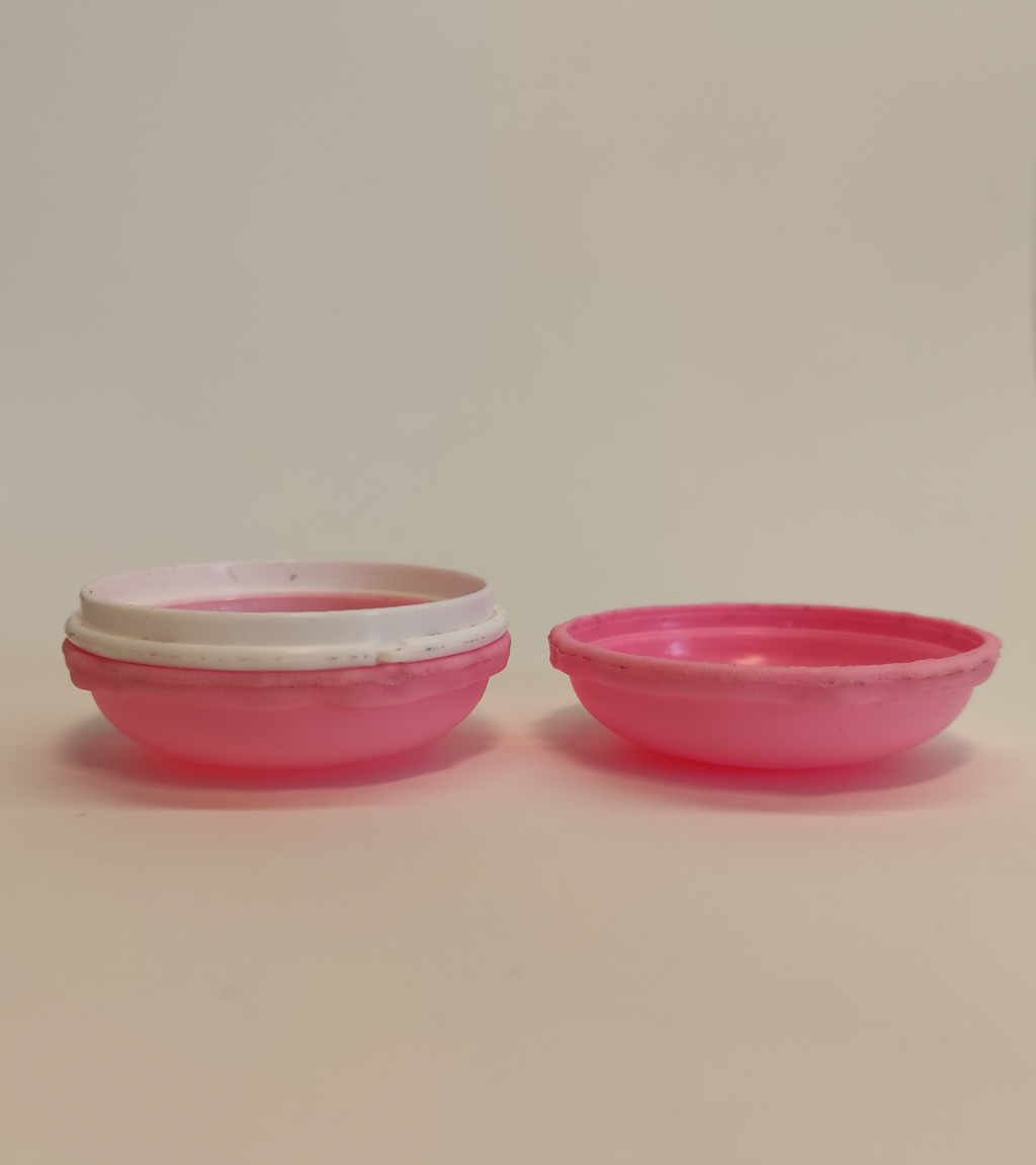 macarons, cream container