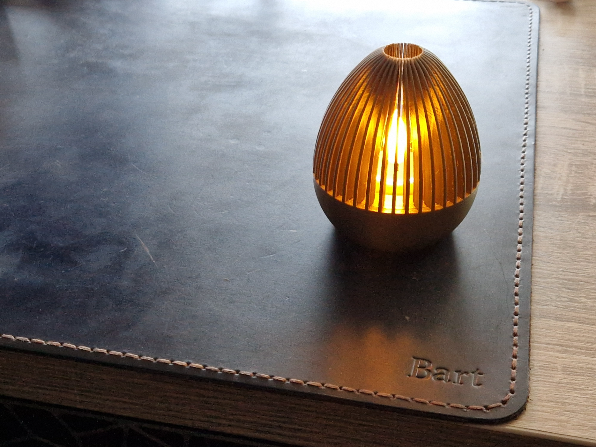Elegant easter egg tea light