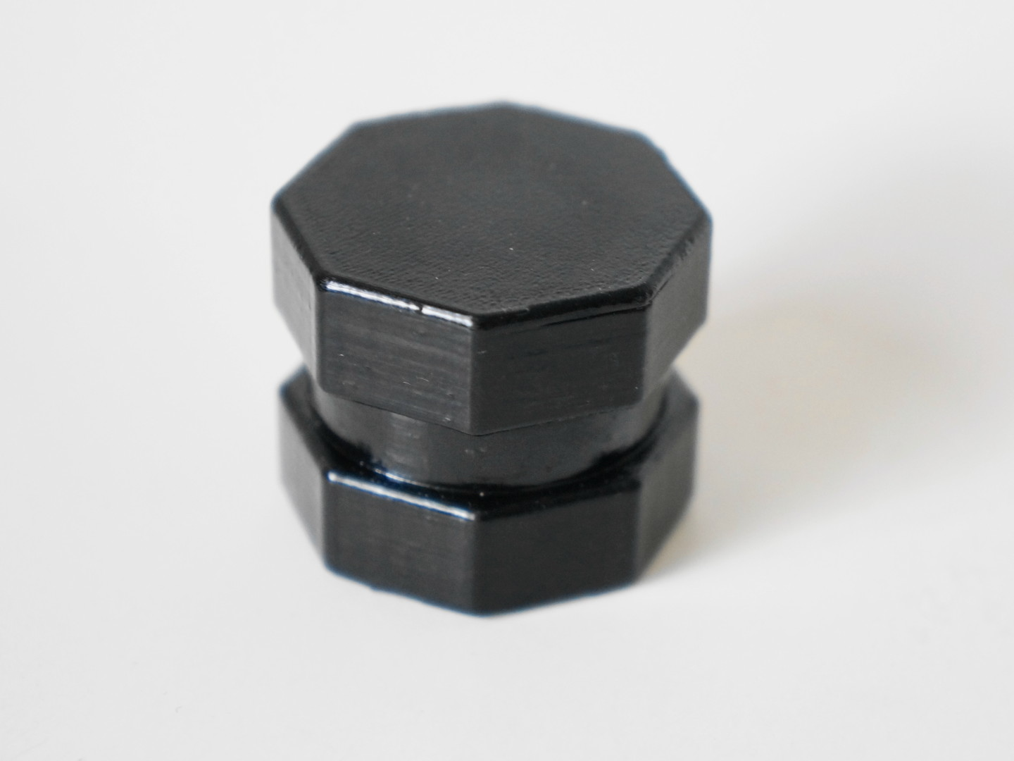 Coaxial threaded heavy duty leveler