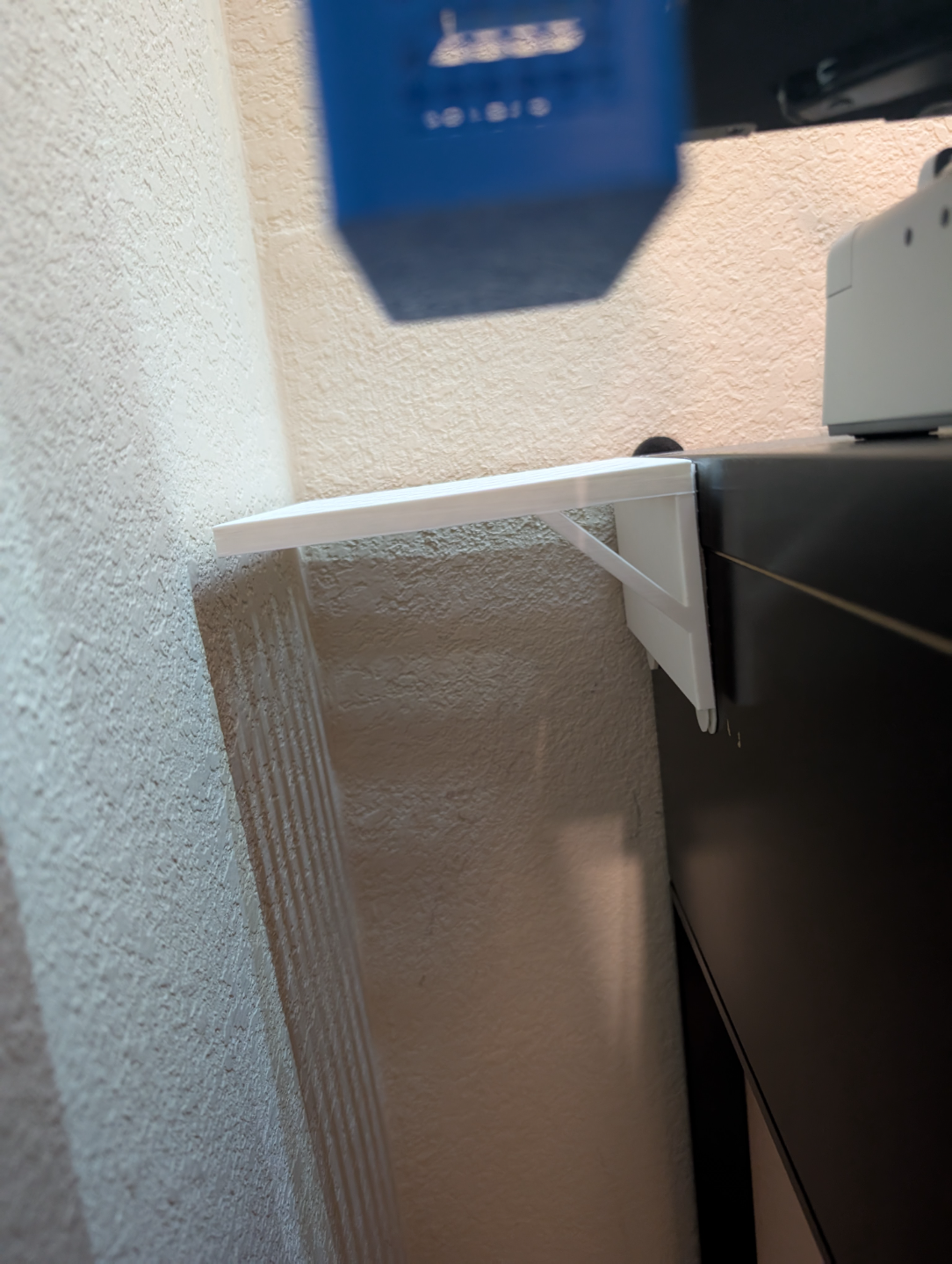 No screws shelf / desk extender
