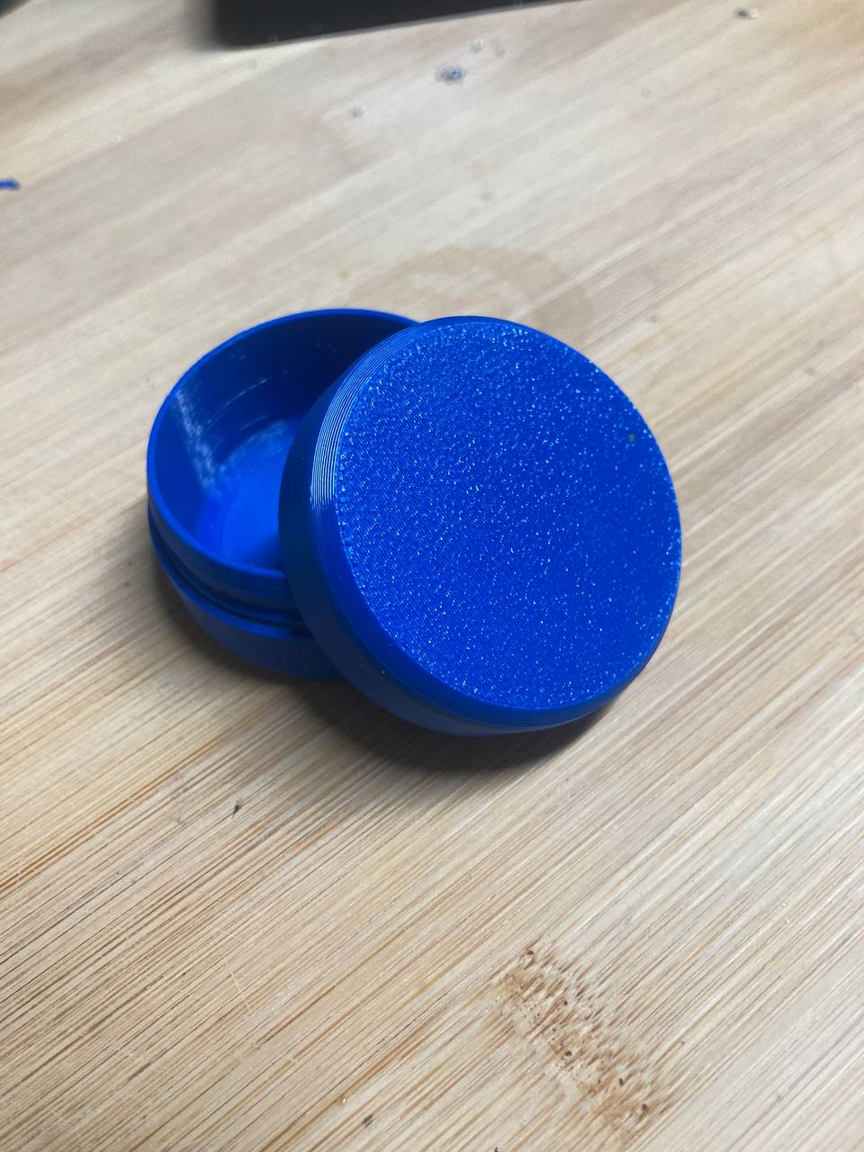 Round Box with Screw Lid and lots of Lid designes!