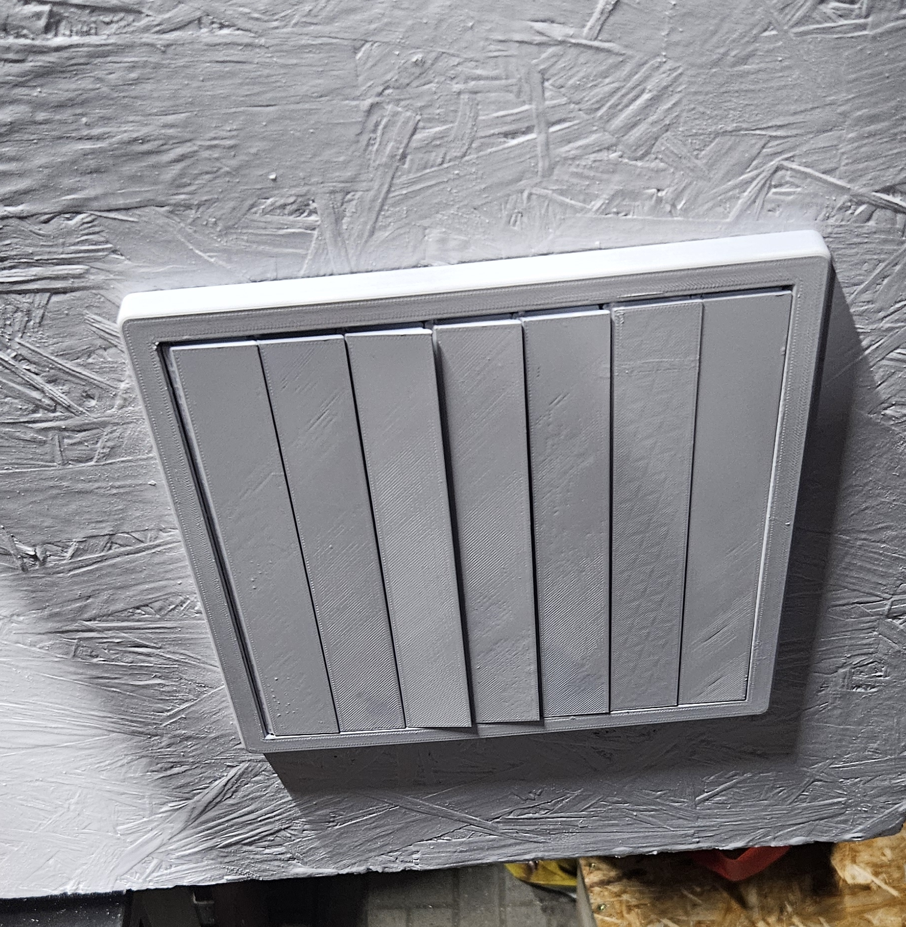 Air conditioner vent outlet with flaps