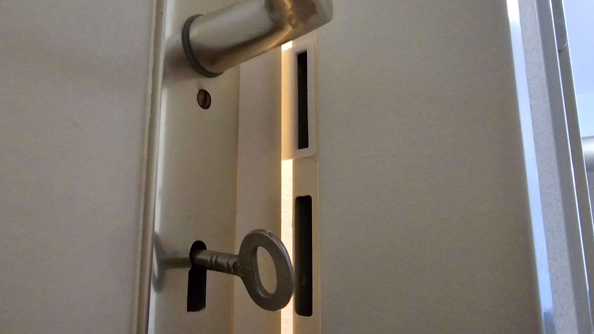 Door closing solution