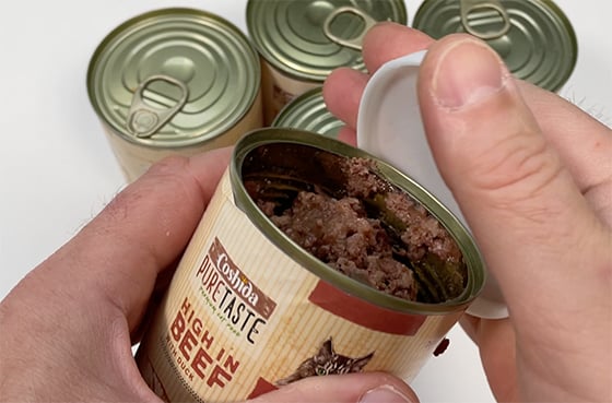 The can lid keeps the cat food fresh