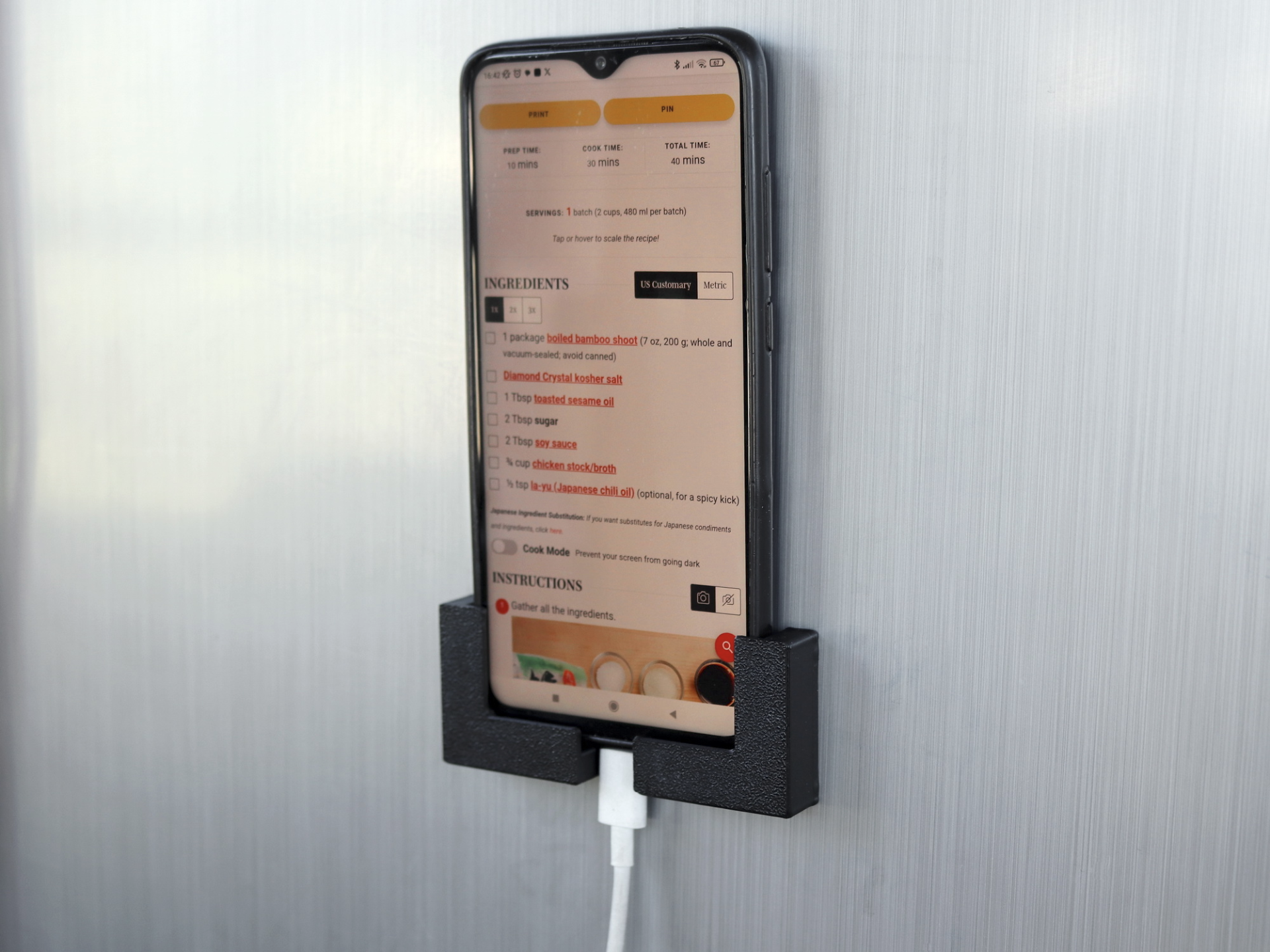 Adjustable Magnetic Phone / tablet Holder
