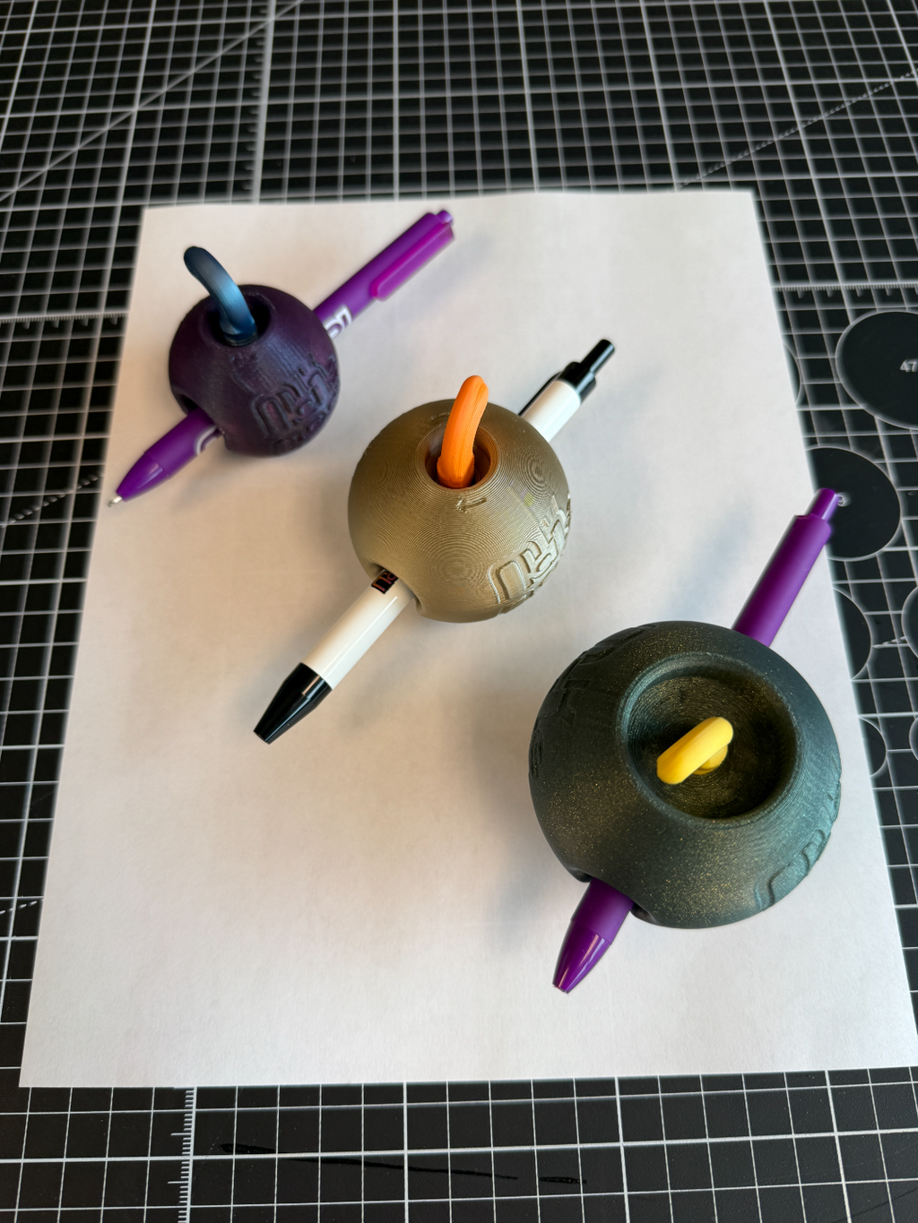 MakeGood Pen Ball - Large - Writing Device