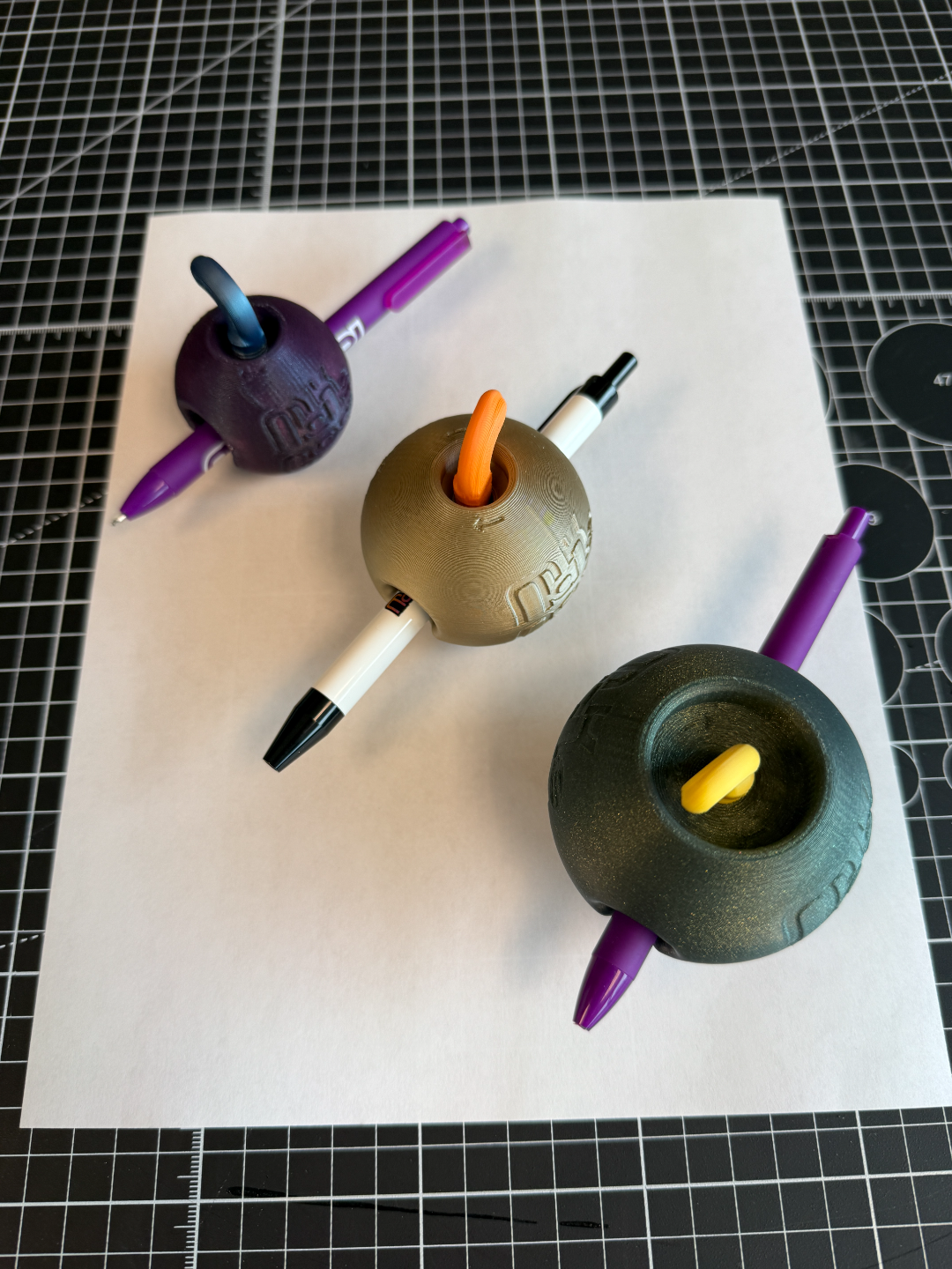 MakeGood Pen Ball - Large - Writing Device