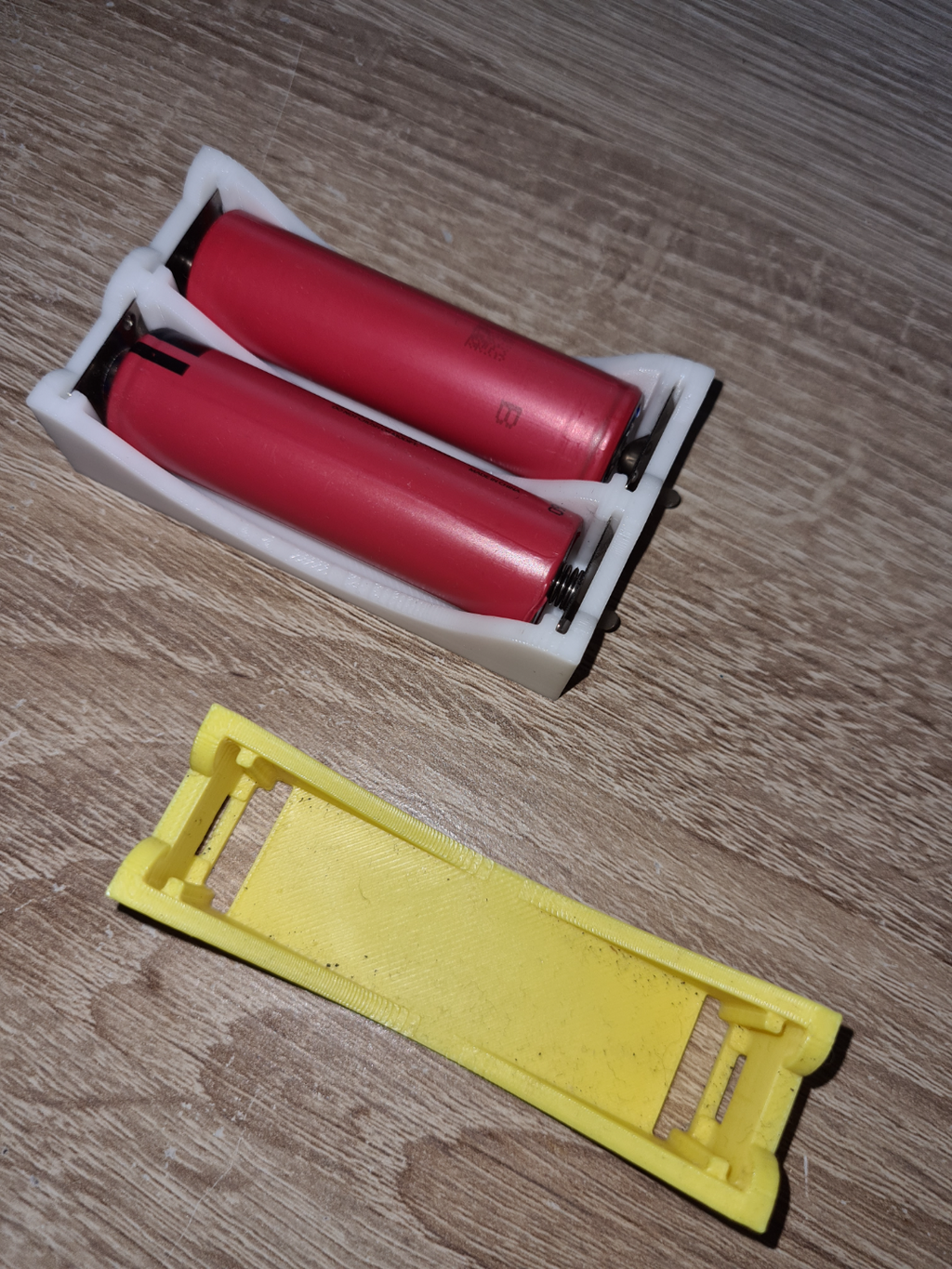 Simple 18650 lipo basket/holder (1S and 2S)