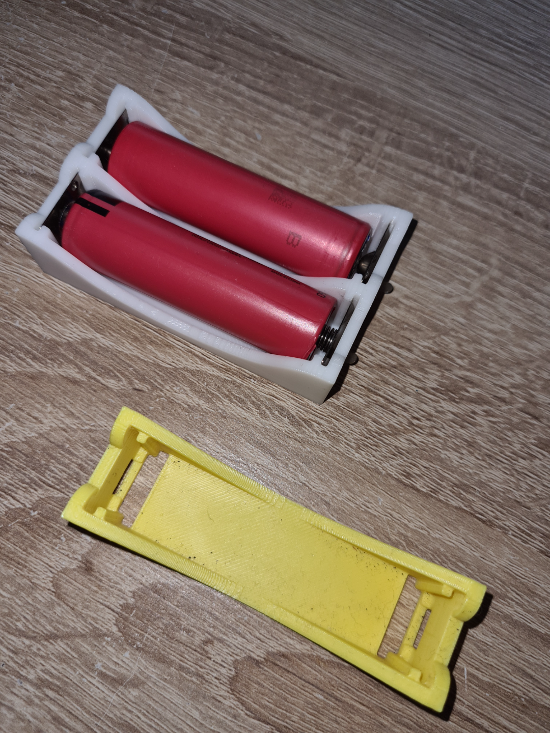 Simple 18650 lipo basket/holder (1S and 2S)