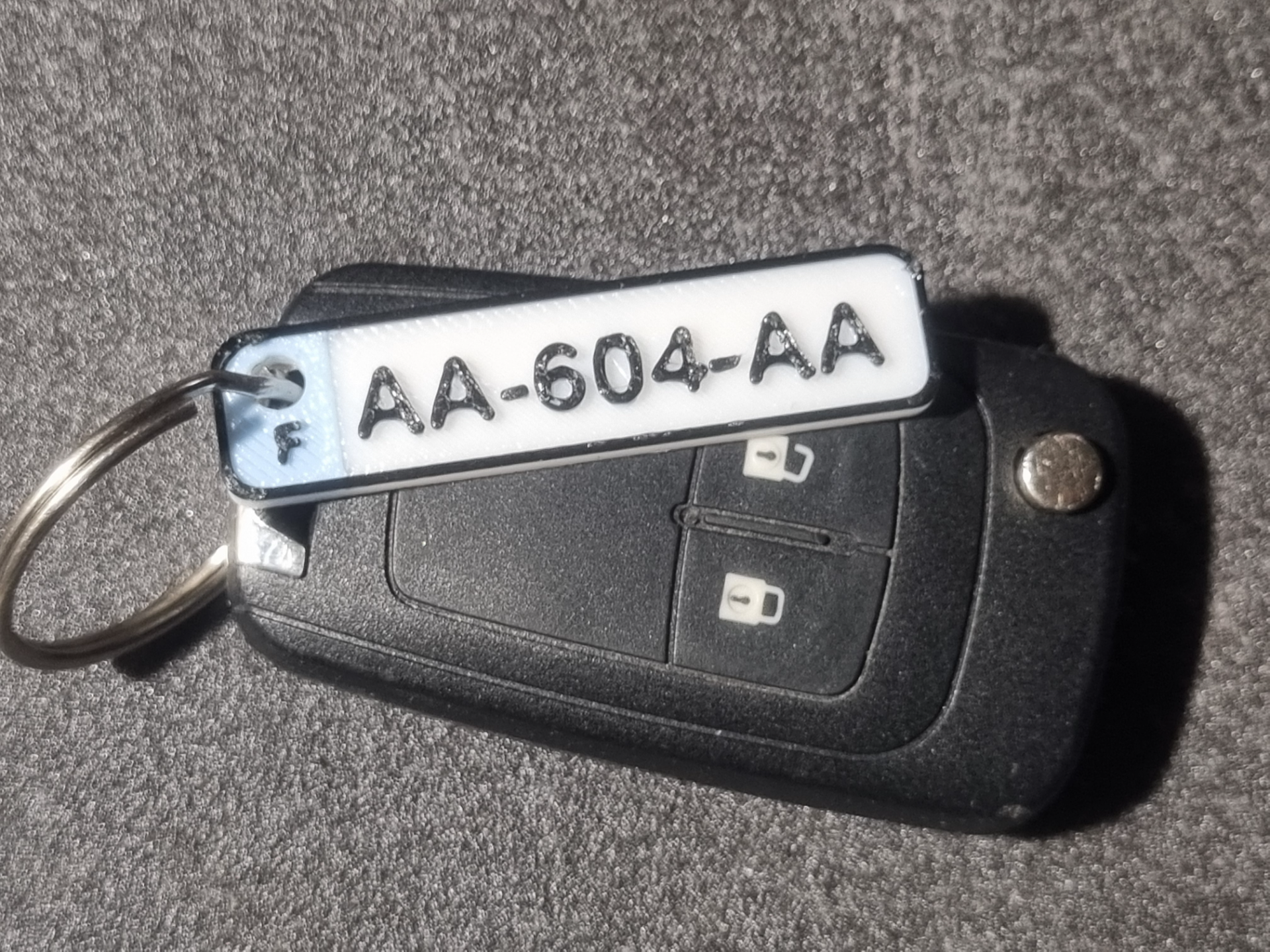 Small customizable license plate keychain no AMS