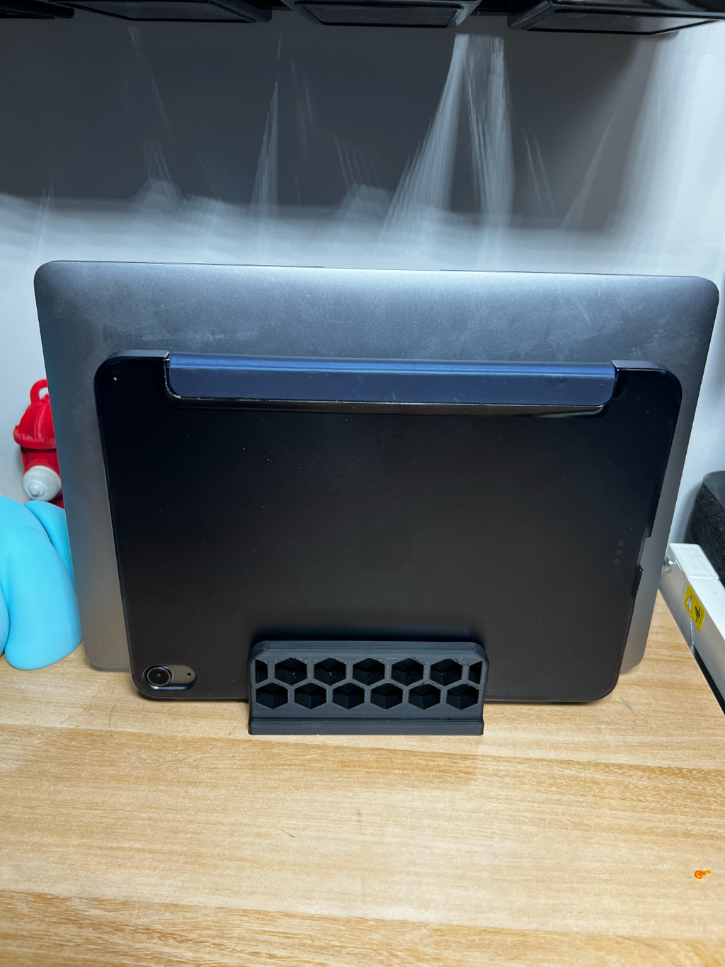 Laptop + Tablet vertical dock