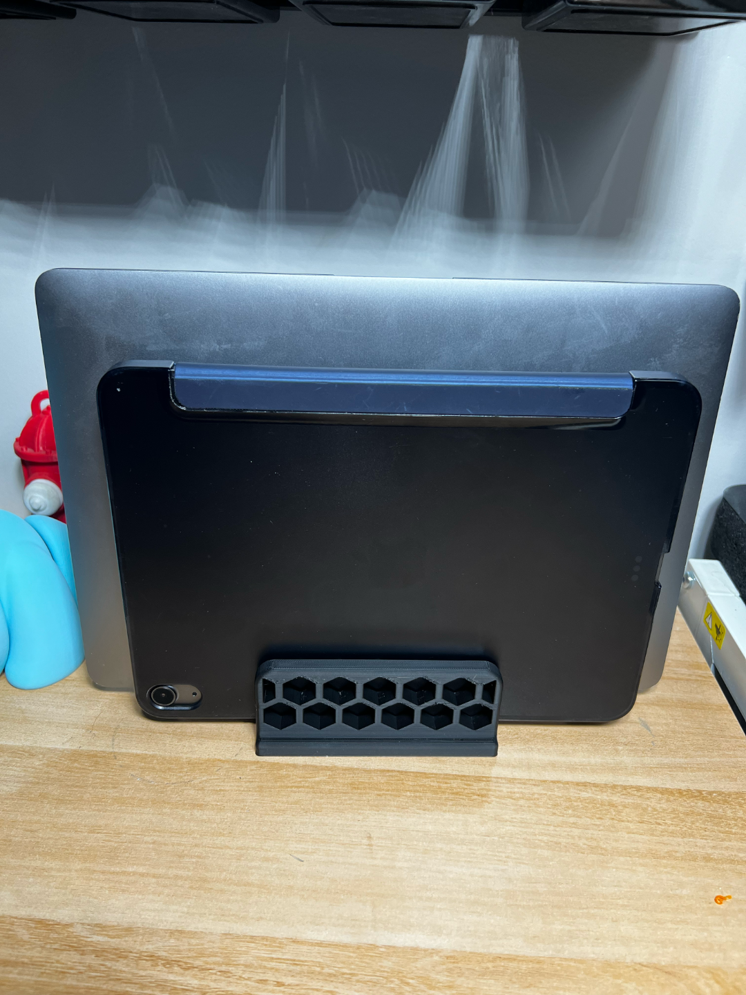 Laptop + Tablet vertical dock