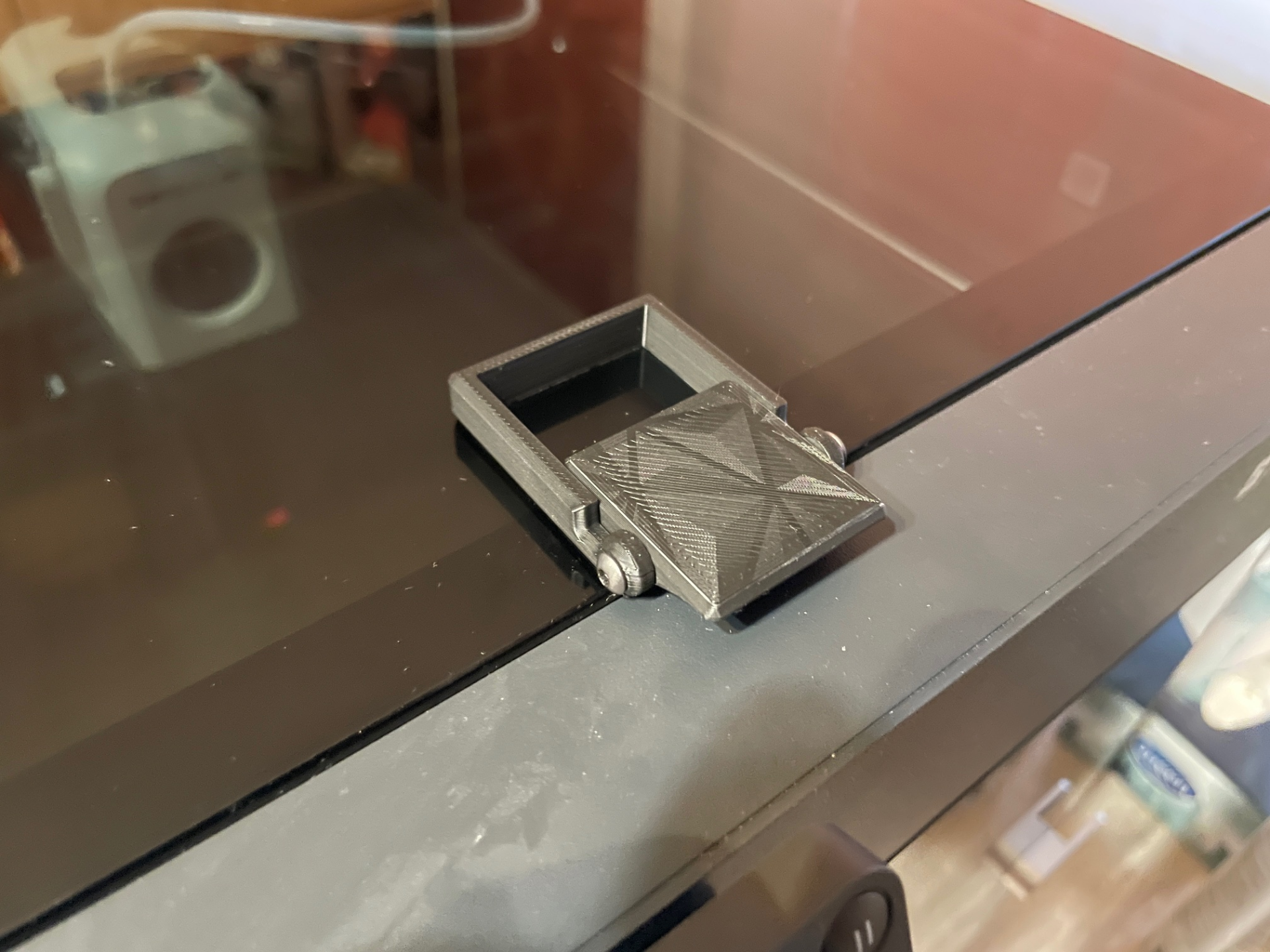 Top glass handle lid venting riser