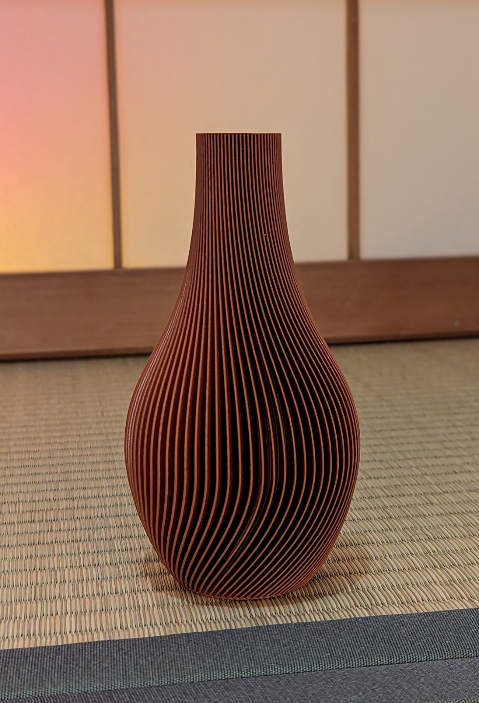 Simple swirl vase