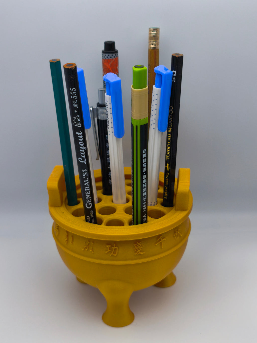 毛公鼎筆筒：既然太像香爐，那就人人插吧！ / Mao Gong Ding Pen Holder