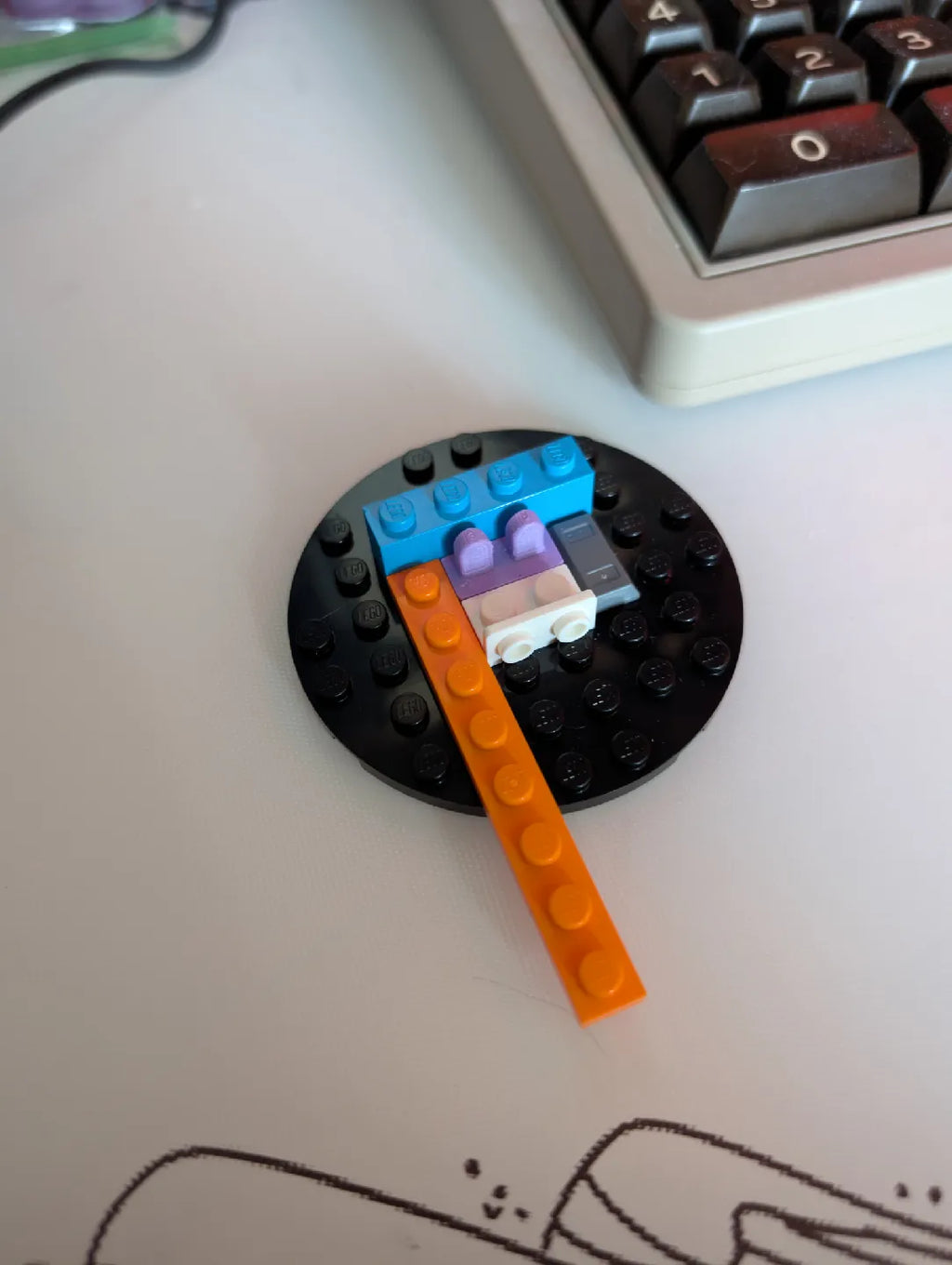 Brick Minifigure Heel Saver / Minifig Stand Iego