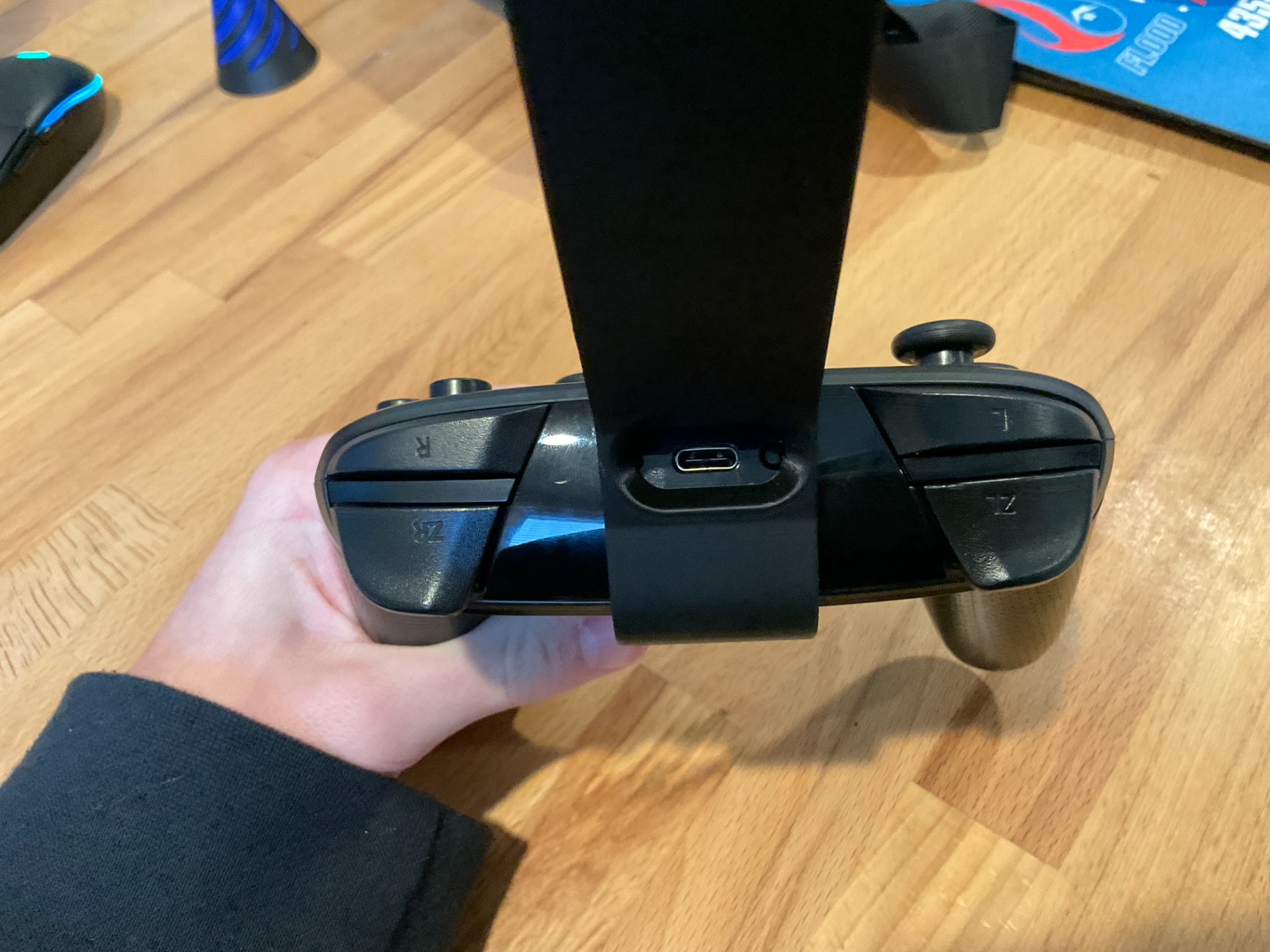 iPhone holder for Nintendo Switch Pro Controller