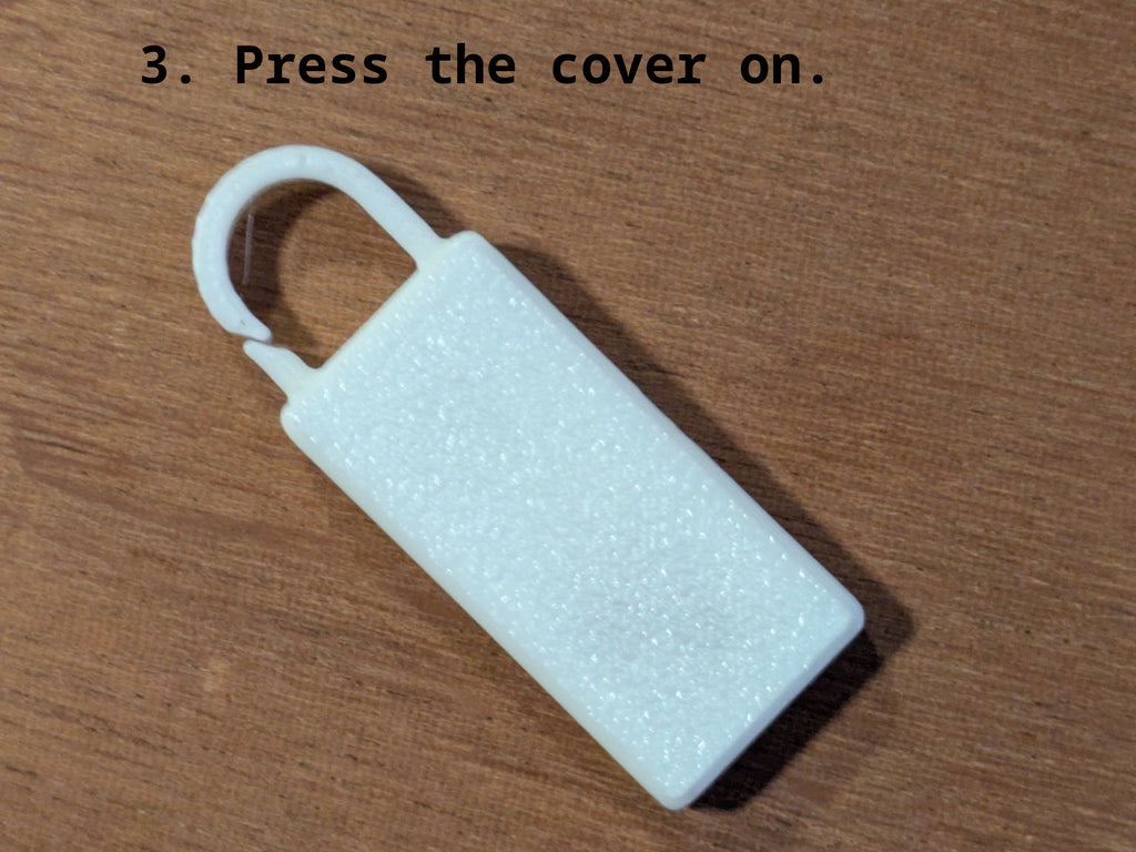 Clip-on clean/dirty toggle (laundry/packing cubes)
