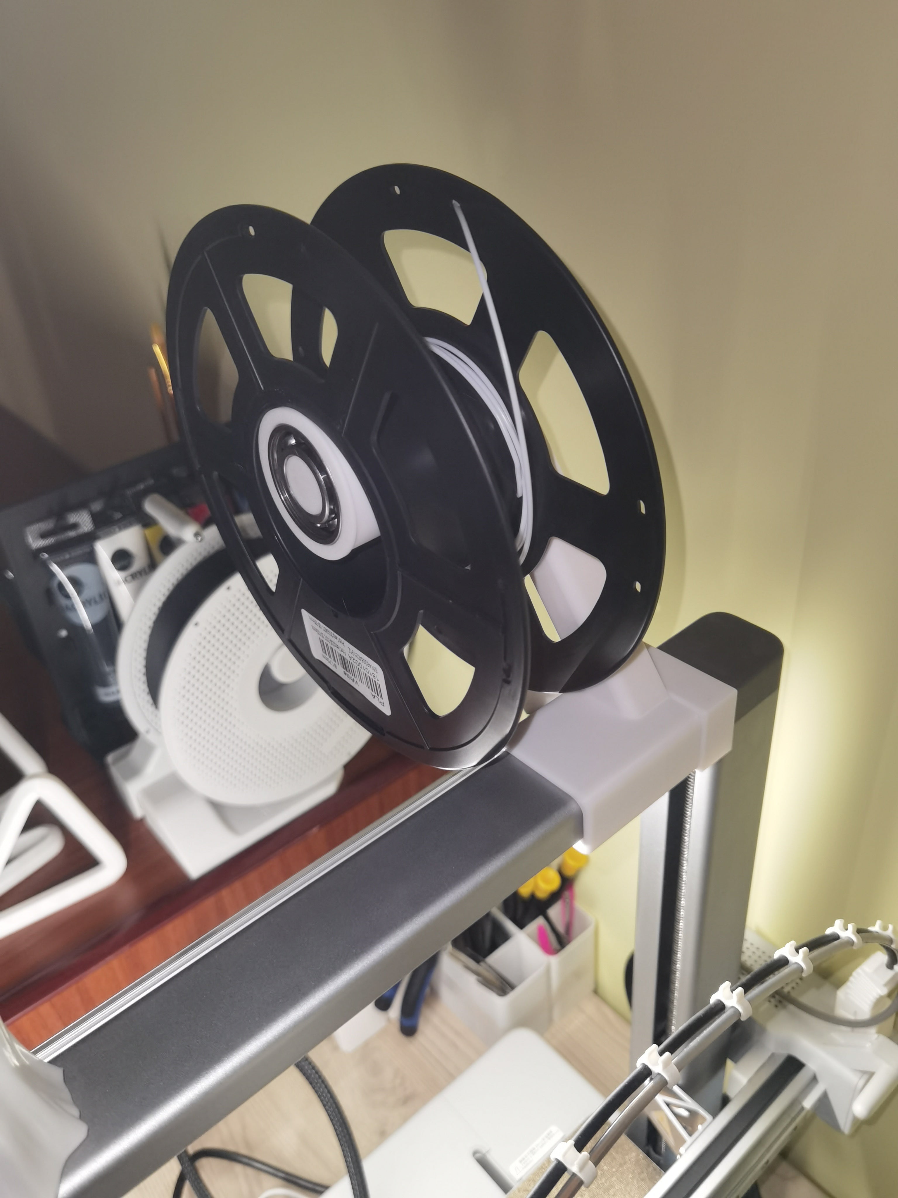 Top mount filament support.