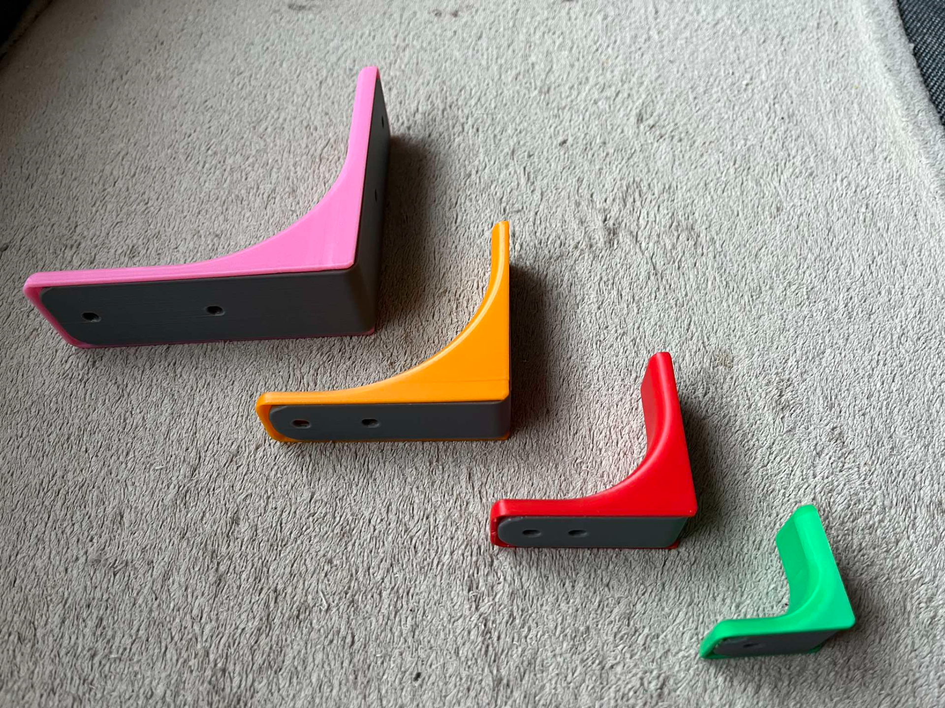 Brackets with covers, consoles with shelf covers