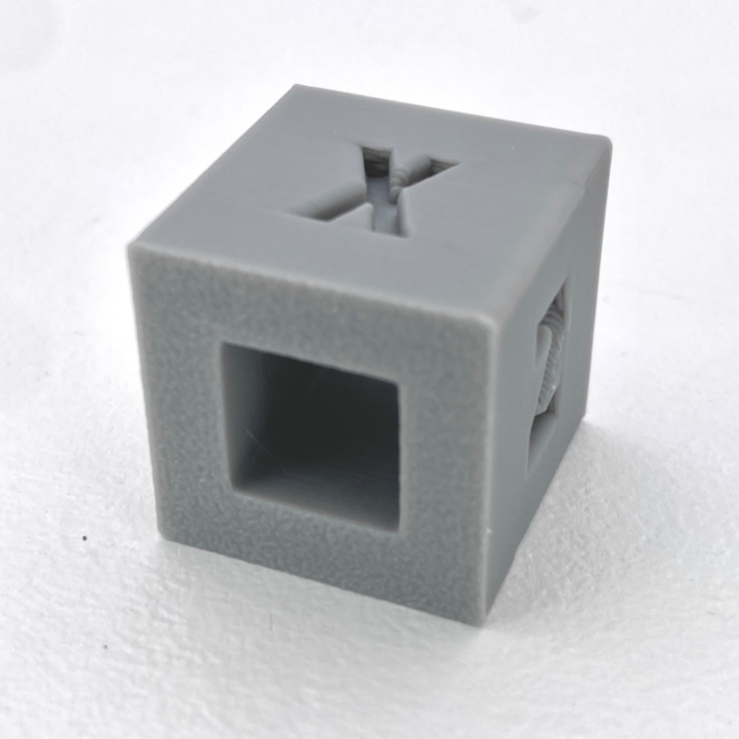 Calibration cube for tolerance check