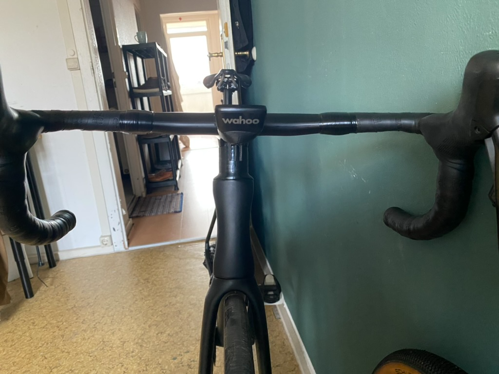 Wahoo Bolt V2 Outfront Aero + GoPro Mount
