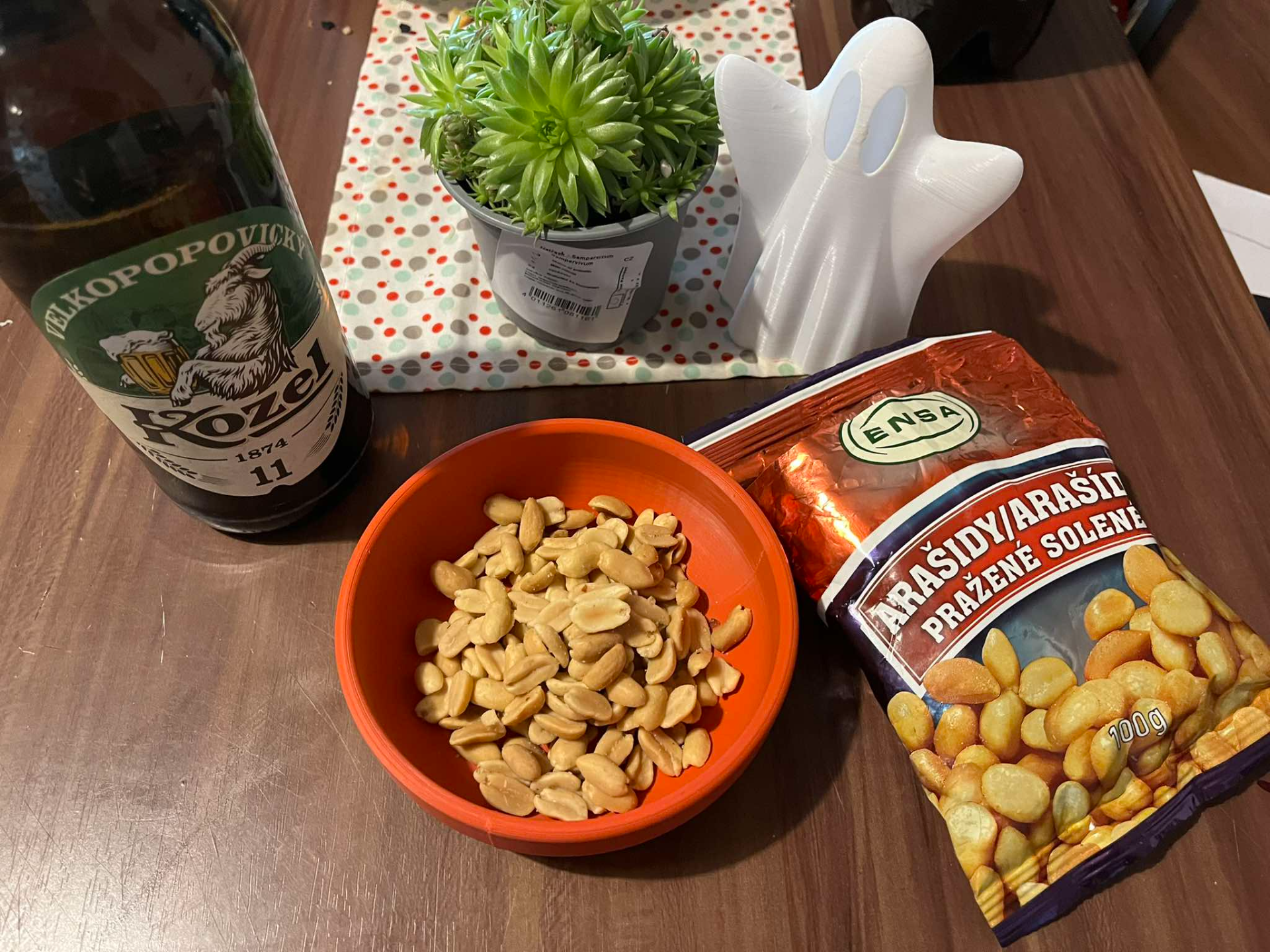 Bowl for nuts, crisps and chips