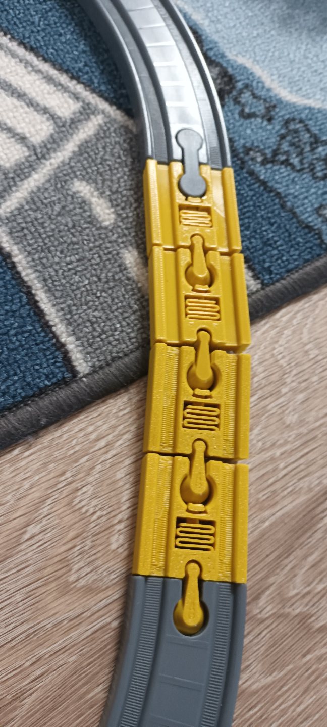 Infinity tracks - springy and hinged connectors