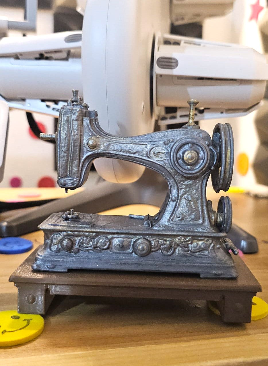 MAQUINA DE COSER ANTIGUA