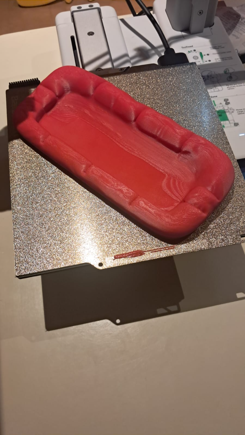 Sofa-shaped glasses holder