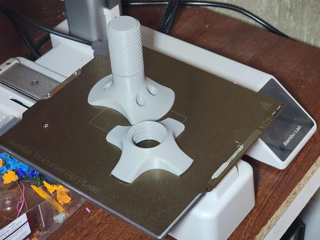Spool wire holder
