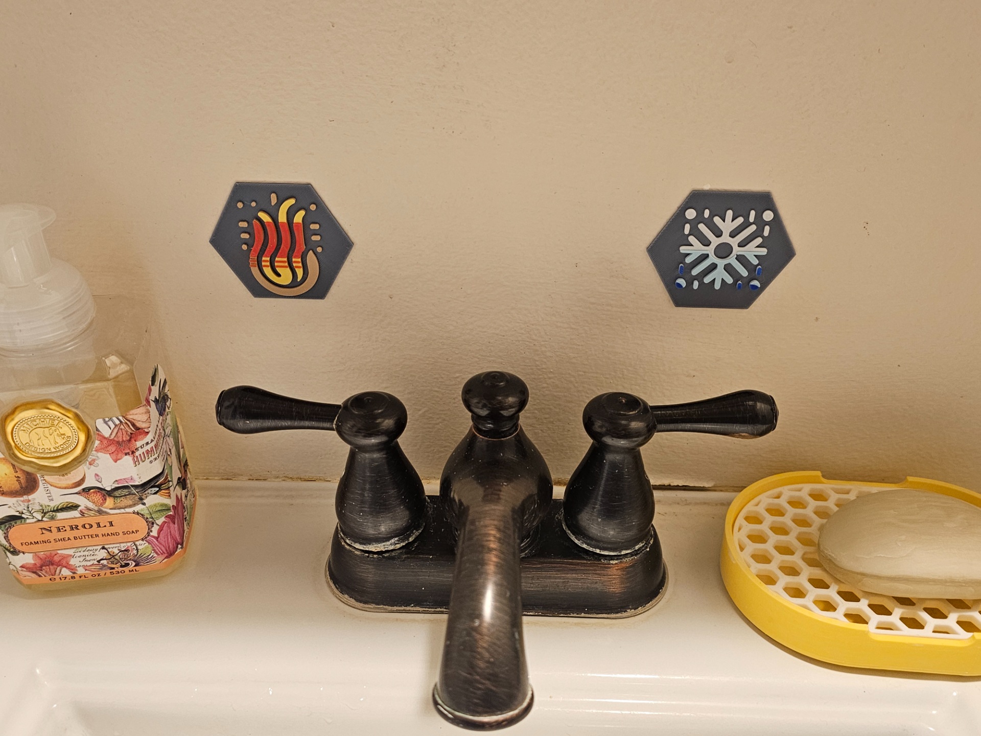 Hot and Cold Signs for Faucet Sinks