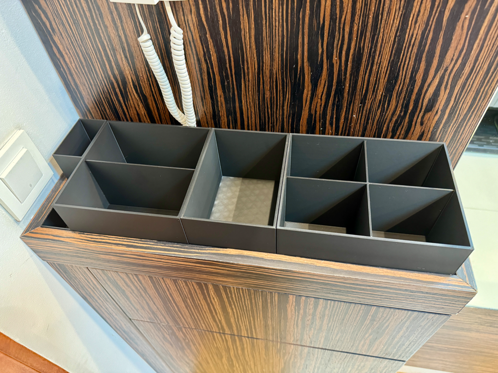 Compartment Box Storage 2 split 200x160x100 + Lid