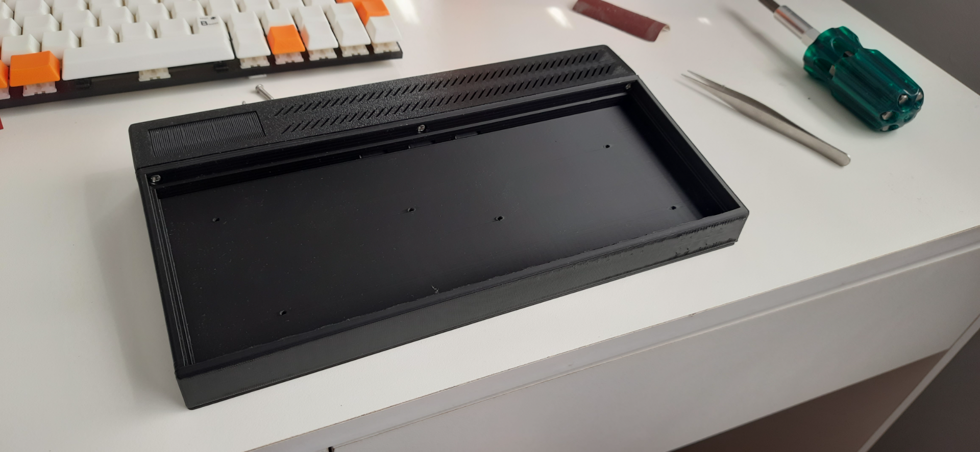 Retro-style wedge computer keyboard case