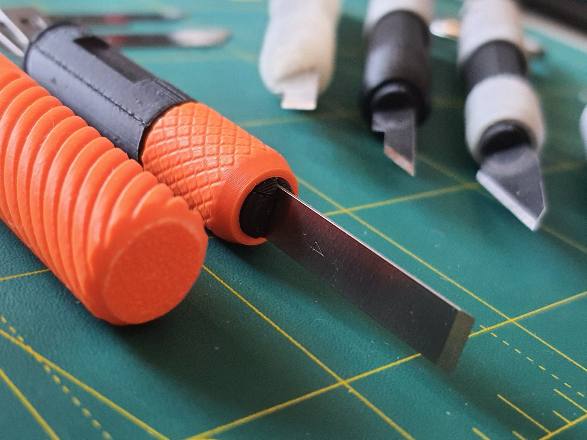 Compact hobby knife
