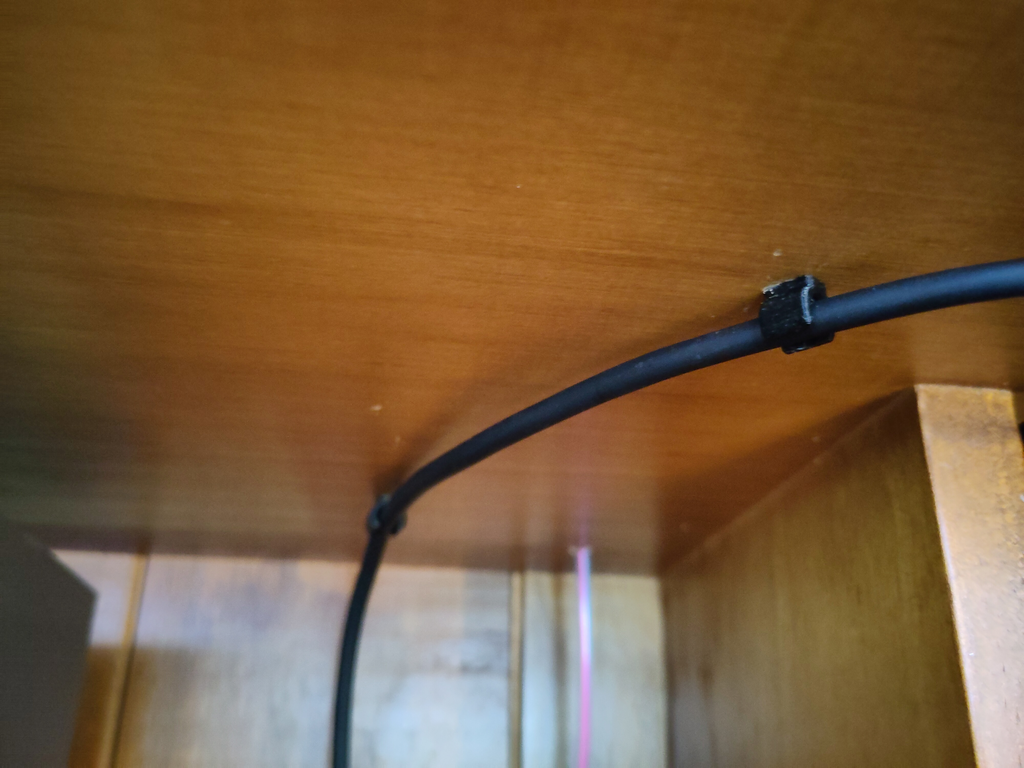 AMS cable guide to screw in