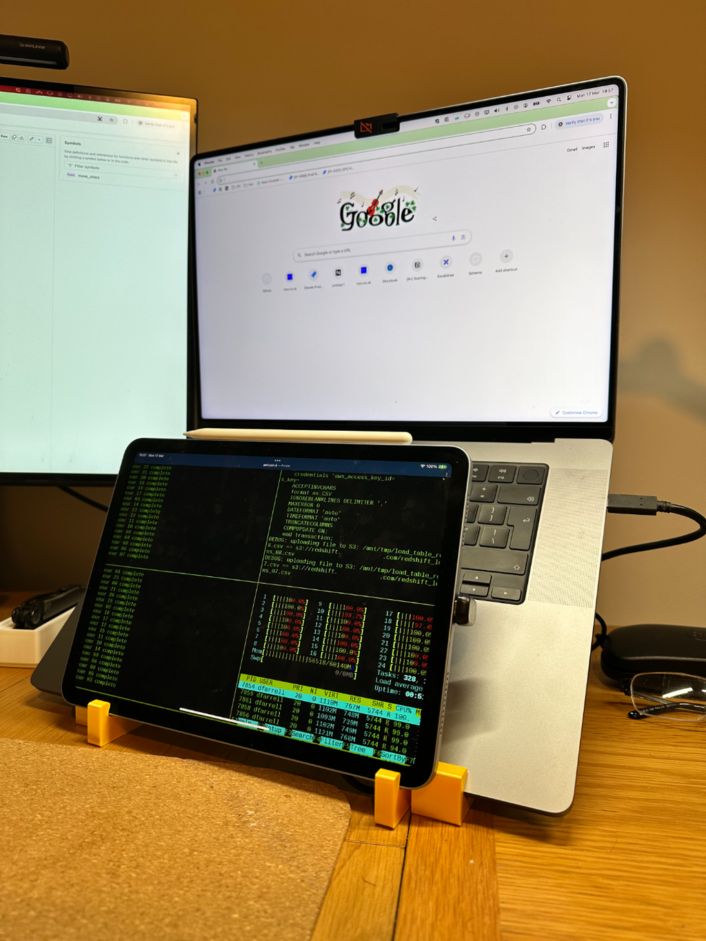 Upright Macbook Laptop/iPad Air Stand