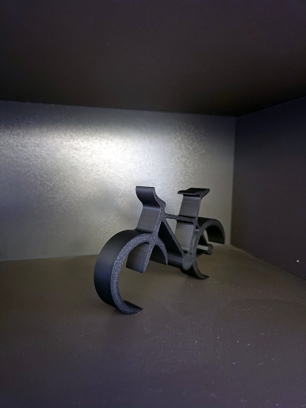 Scultura di Bicicletta in Design Astratto