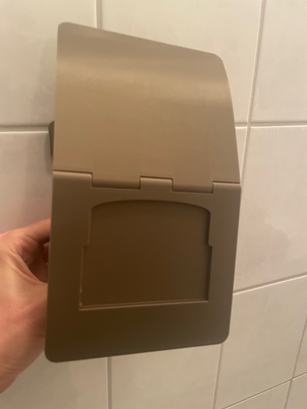 Toilet roll holder